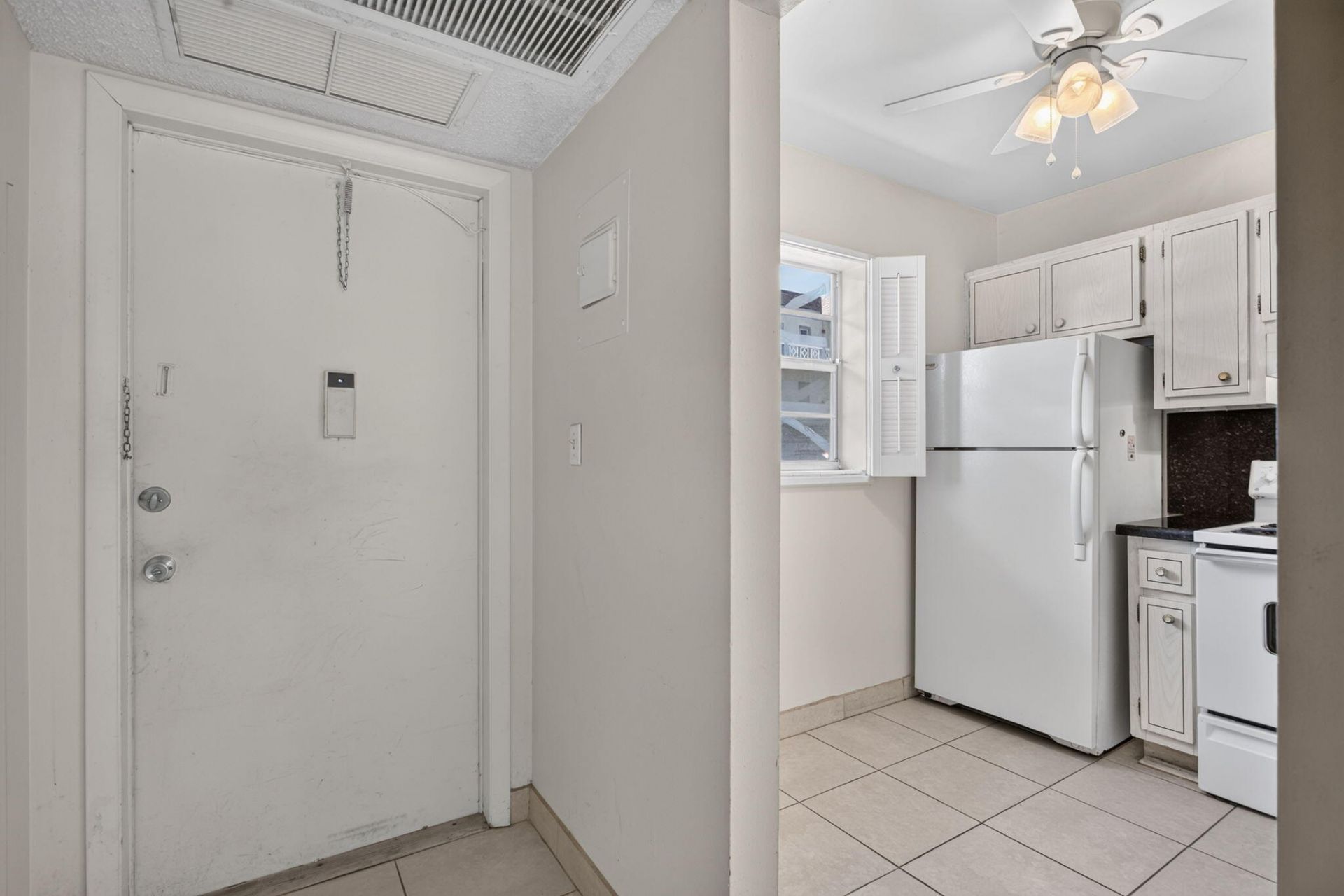 5181 W Oakland Park Boulevard, Unit 104, Lauderdale Lakes, FL 33313 Photo