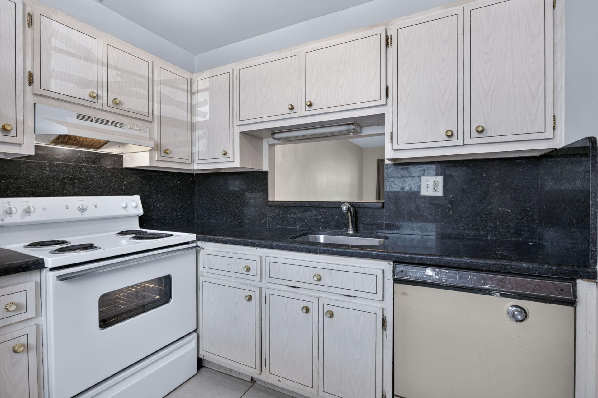 5181 W Oakland Park Boulevard, Unit 104, Lauderdale Lakes, FL 33313 Photo