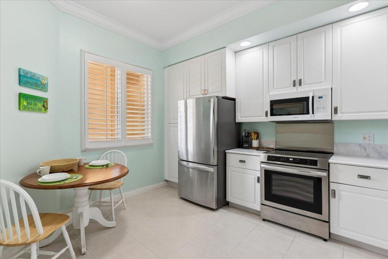 19 Harbour Isle Drive W, Unit 202, Fort Pierce, FL 34949 Photo