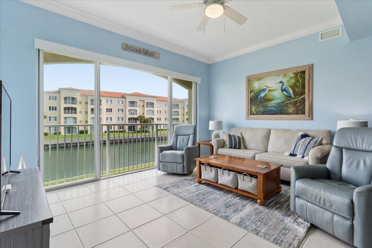 19 Harbour Isle Drive W, Unit 202, Fort Pierce, FL 34949 Photo