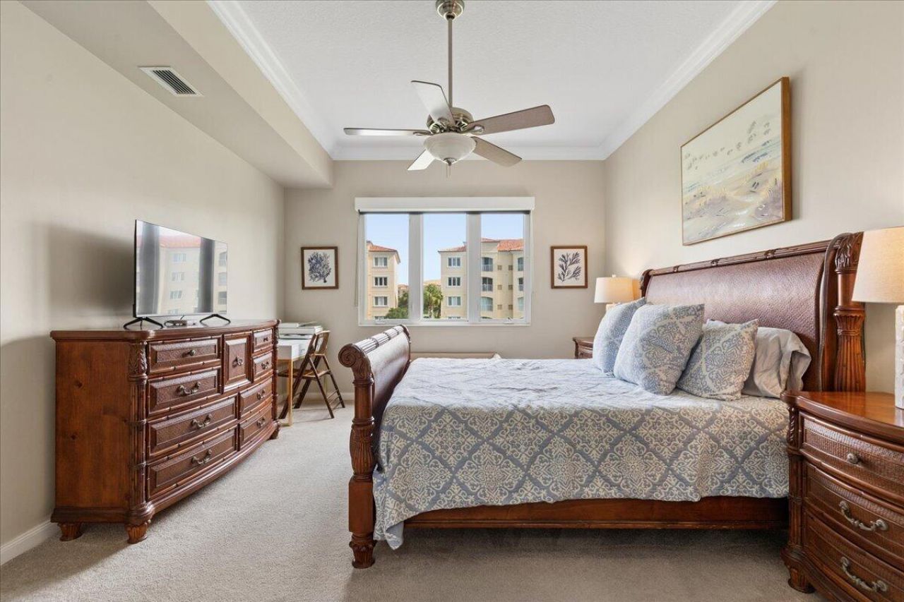 19 Harbour Isle Drive W, Unit 202, Fort Pierce, FL 34949 Photo