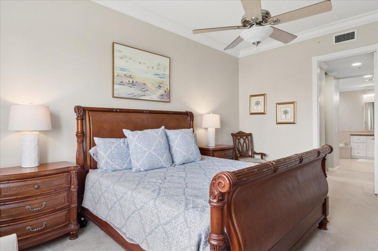 19 Harbour Isle Drive W, Unit 202, Fort Pierce, FL 34949 Photo