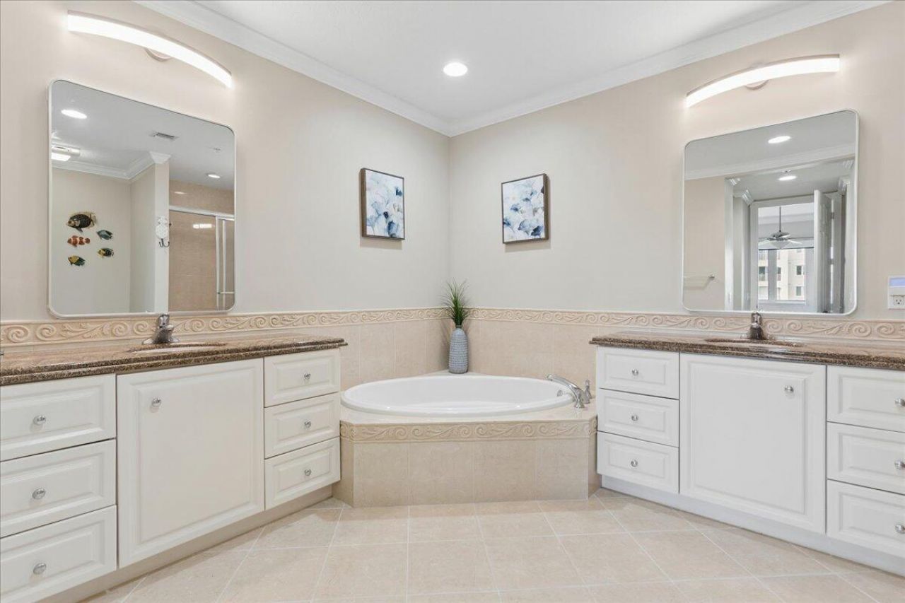 19 Harbour Isle Drive W, Unit 202, Fort Pierce, FL 34949 Photo