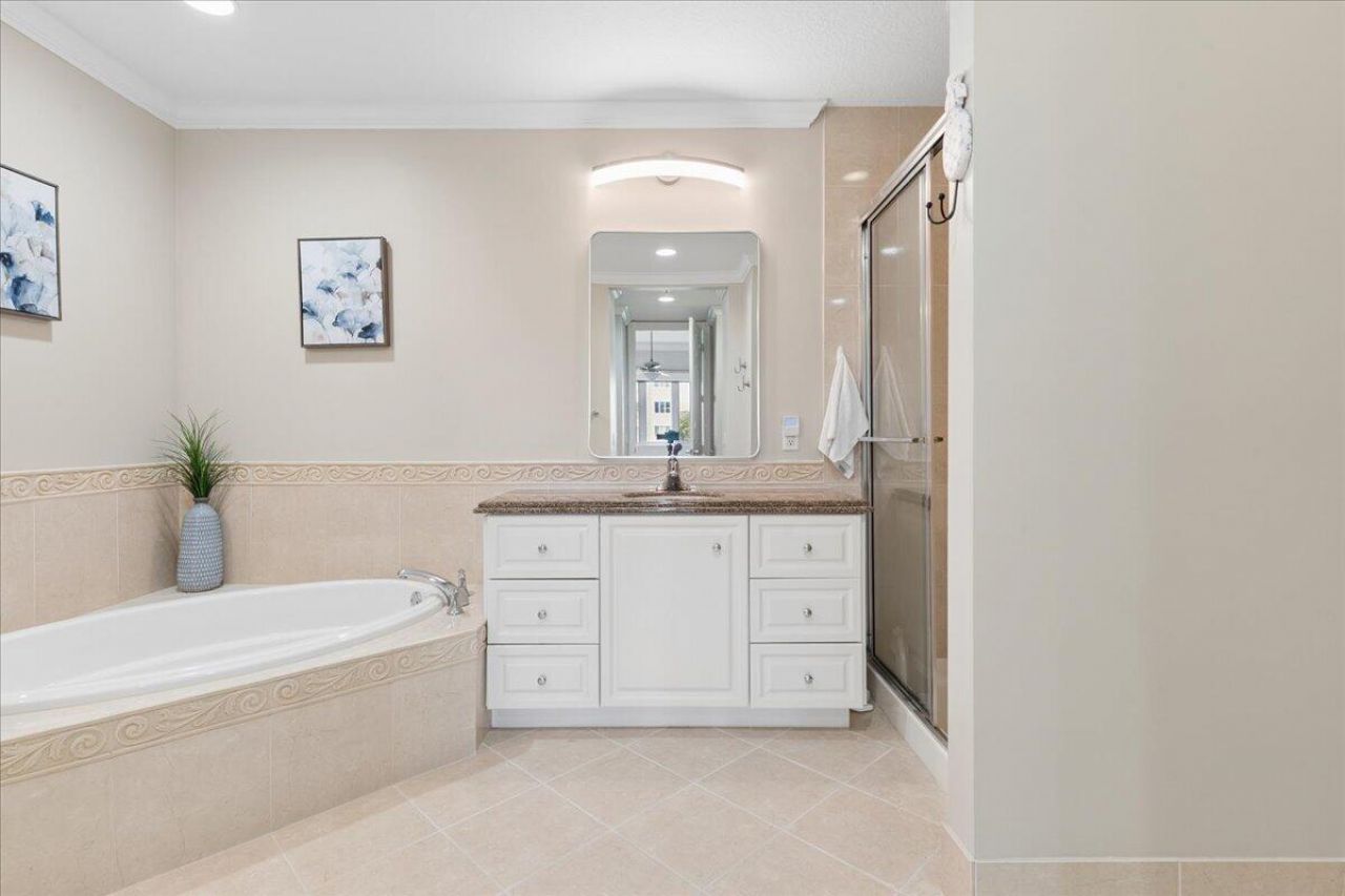 19 Harbour Isle Drive W, Unit 202, Fort Pierce, FL 34949 Photo