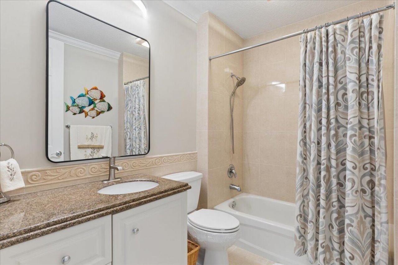 19 Harbour Isle Drive W, Unit 202, Fort Pierce, FL 34949 Photo