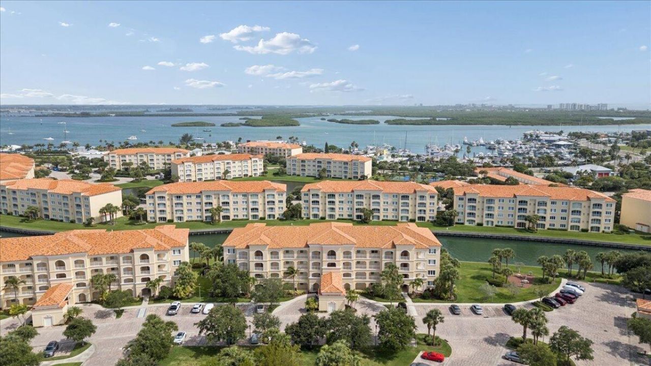 19 Harbour Isle Drive W, Unit 202, Fort Pierce, FL 34949 Photo