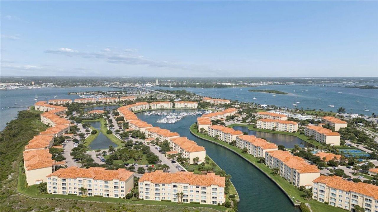 19 Harbour Isle Drive W, Unit 202, Fort Pierce, FL 34949 Photo