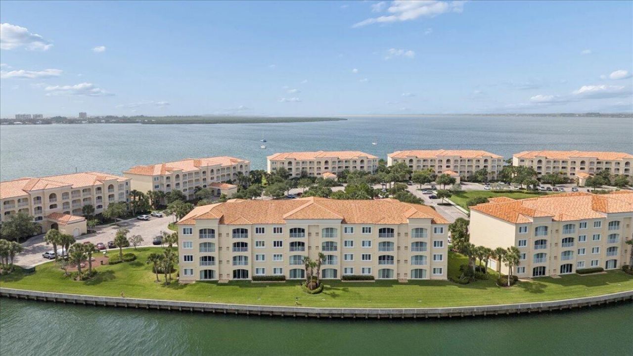 19 Harbour Isle Drive W, Unit 202, Fort Pierce, FL 34949 Photo