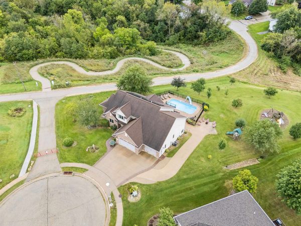 6036 Forest Hills Drive, Dubuque, IA 52002