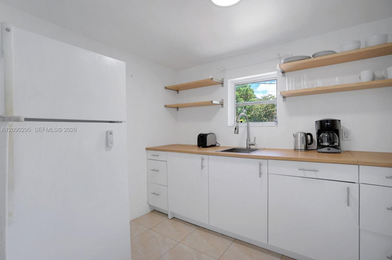975 SW 10th St, Unit 3, Miami, FL 33130 Photo