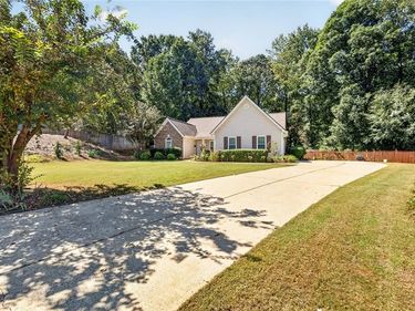 4692 Devencrest Lane, Buford, GA 30519
