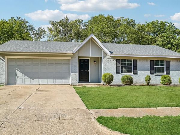 313 Meadowcreek Lane, Garland, TX 75043
