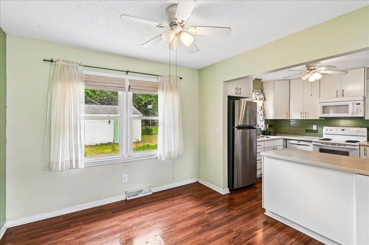1263 Honeysuckle Lane Photo 14