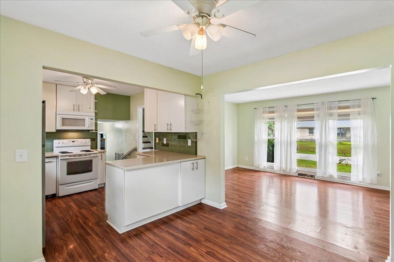 1263 Honeysuckle Lane Photo 15