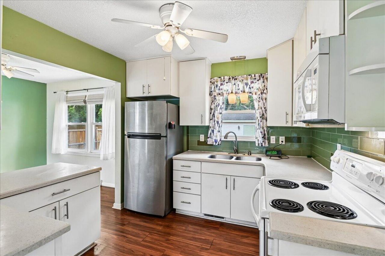 1263 Honeysuckle Lane Photo 18