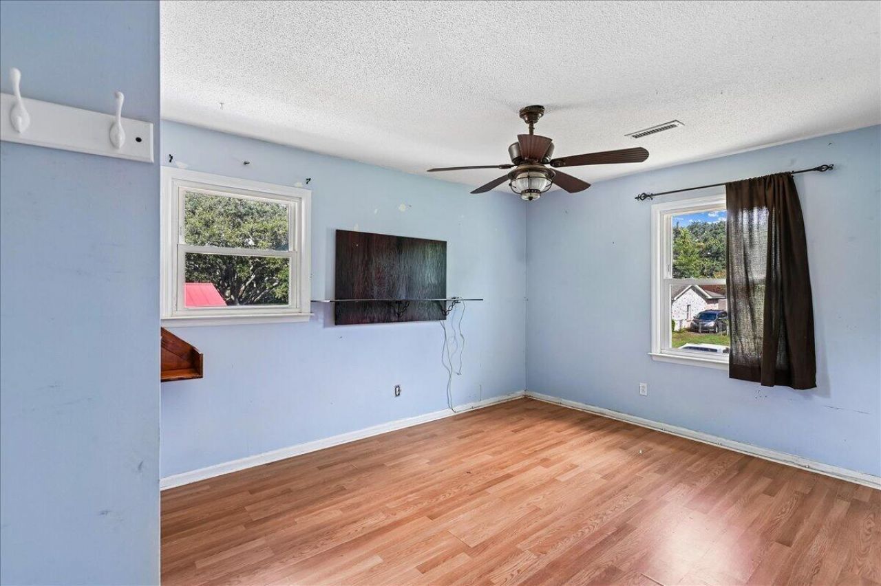 1263 Honeysuckle Lane Photo 23