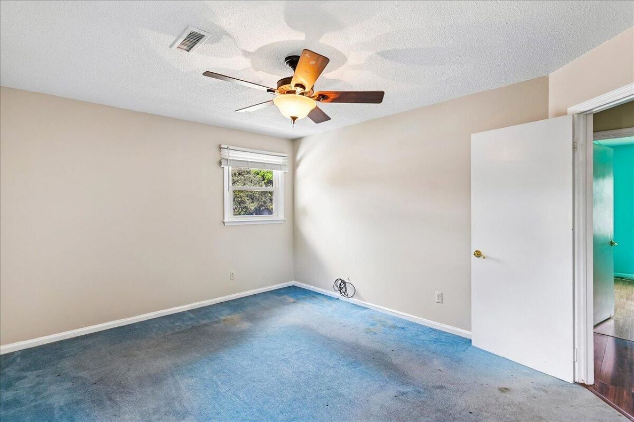 1263 Honeysuckle Lane Photo 33