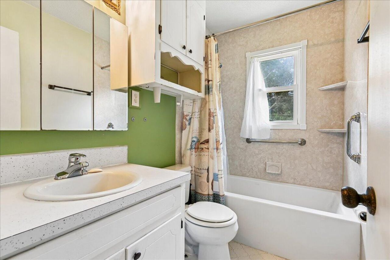 1263 Honeysuckle Lane Photo 35