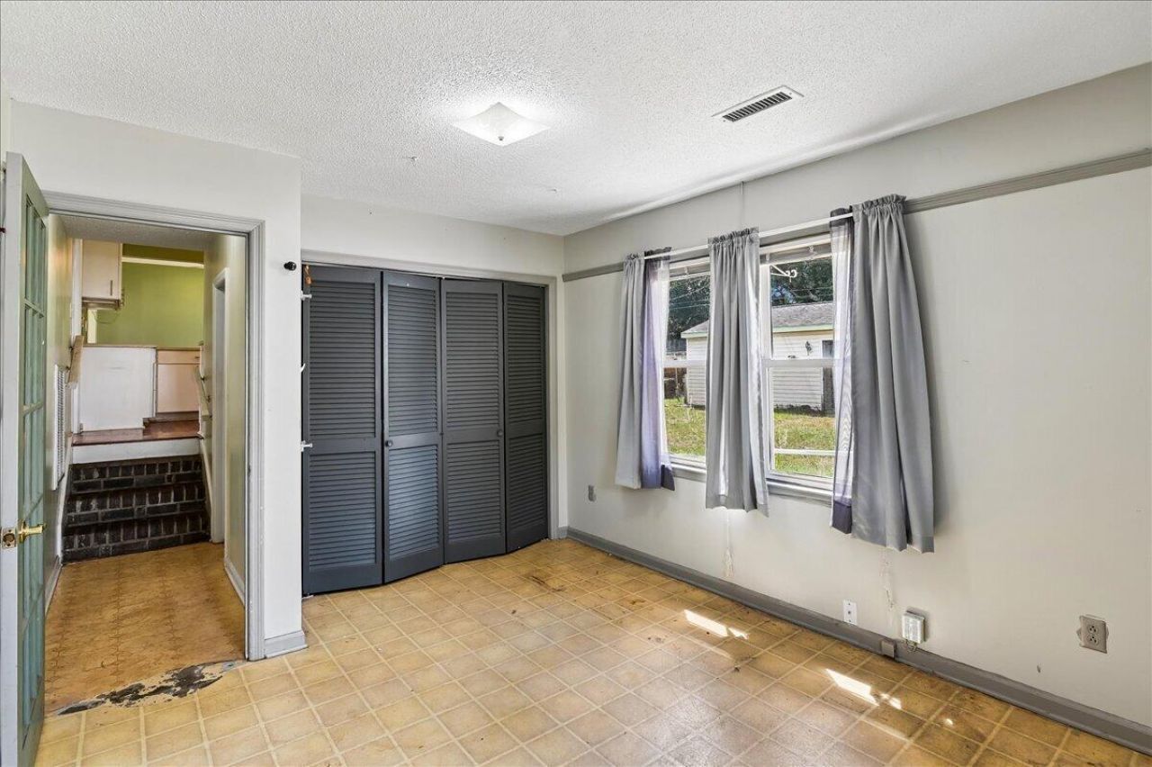 1263 Honeysuckle Lane Photo 38