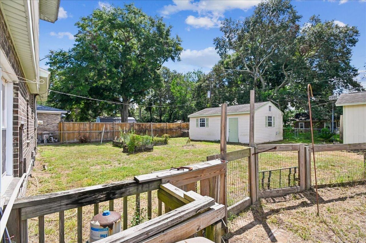 1263 Honeysuckle Lane Photo 47
