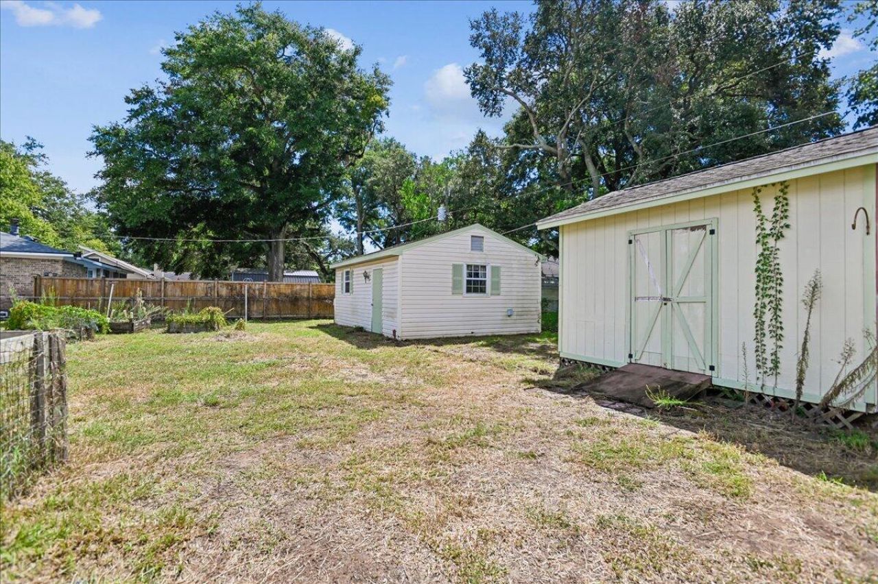 1263 Honeysuckle Lane Photo 49