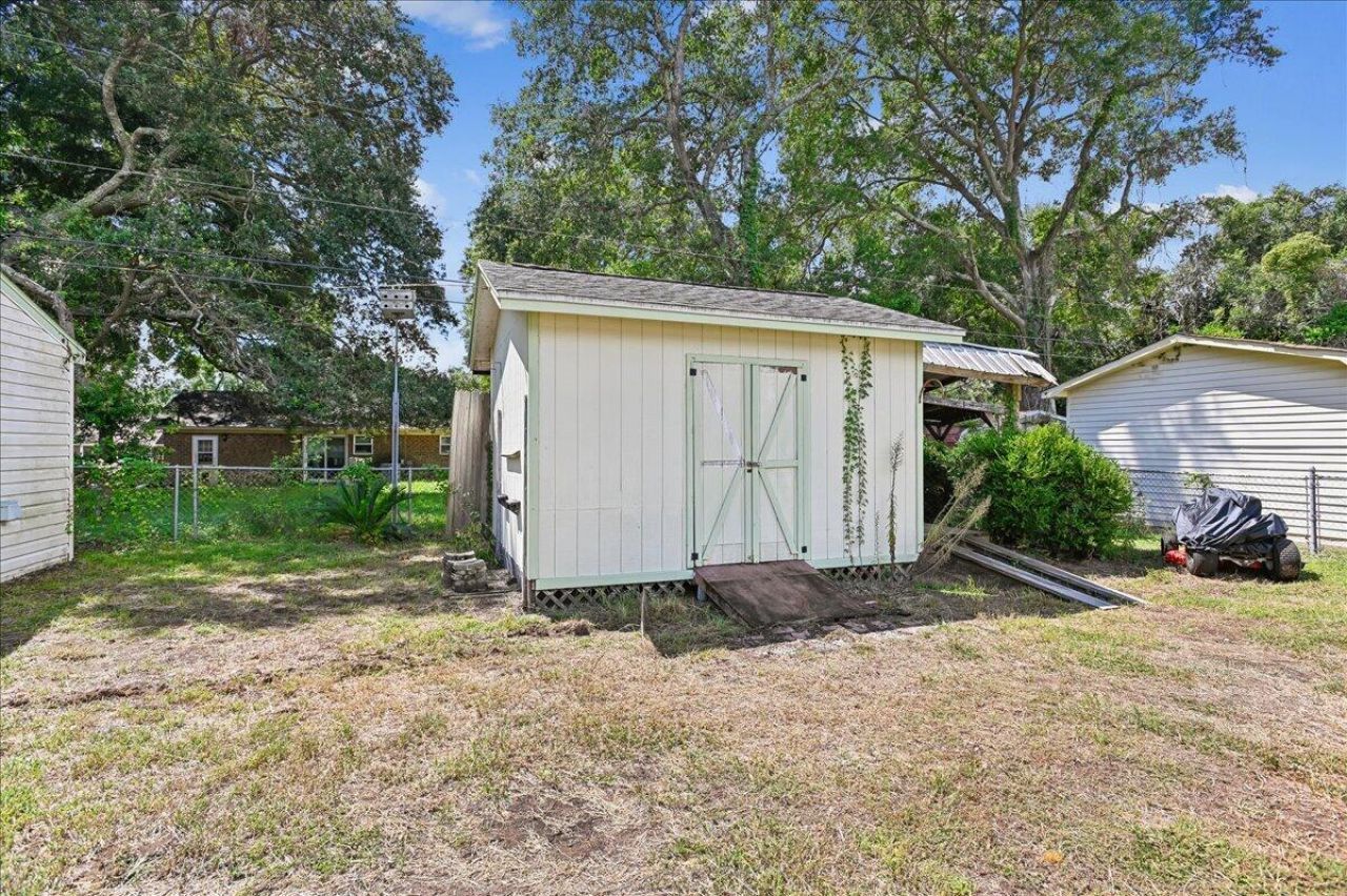 1263 Honeysuckle Lane Photo 51