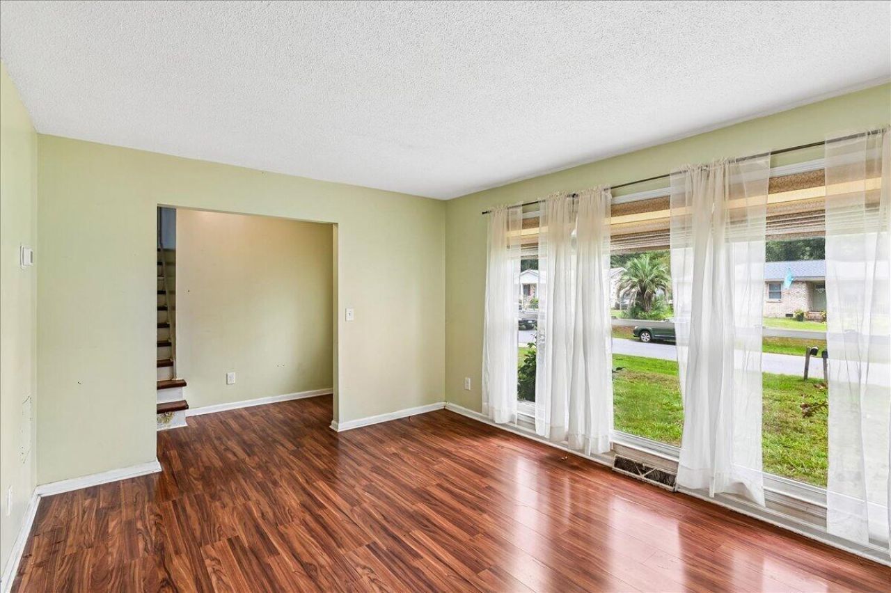 1263 Honeysuckle Lane Photo 8