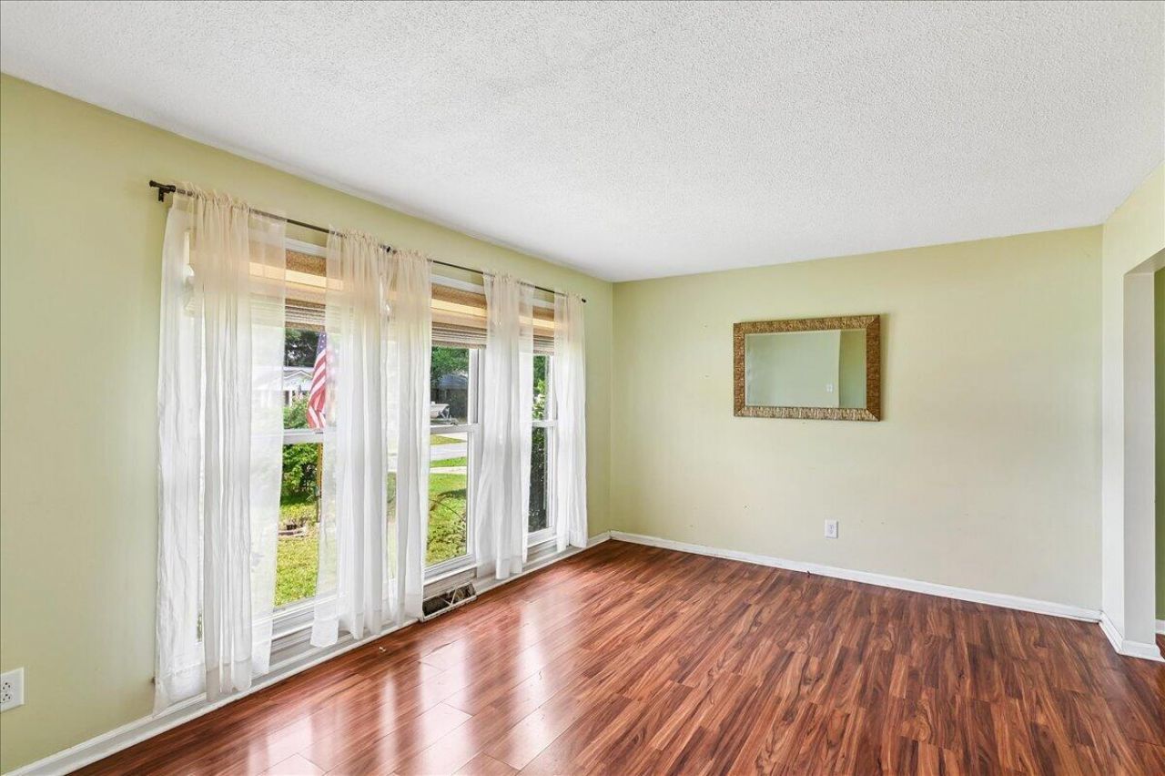 1263 Honeysuckle Lane Photo 9