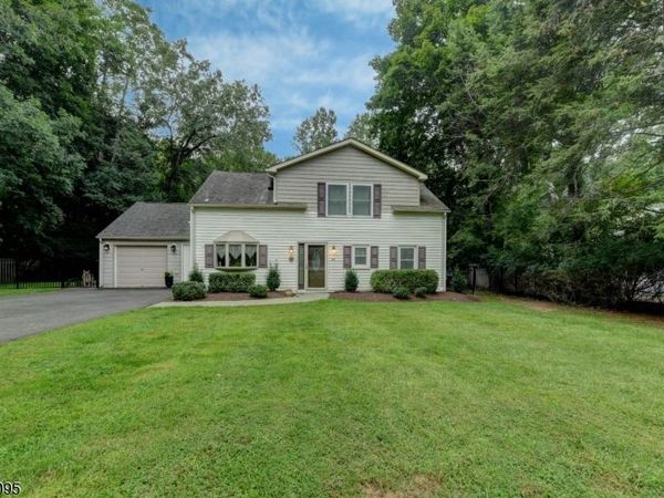 64 Grove St, Oakland, NJ 07436