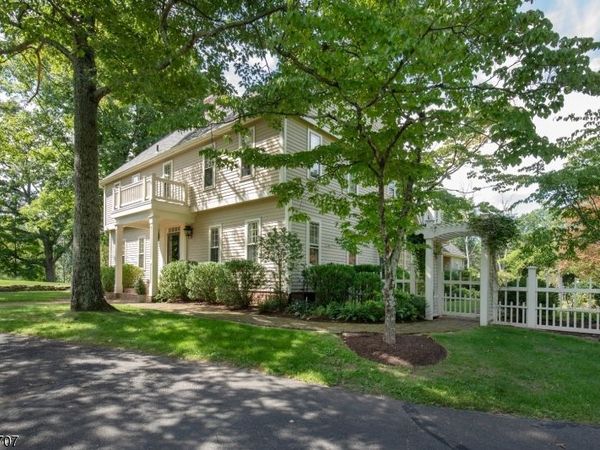 60 Potterstown Rd, Tewksbury, NJ 08833