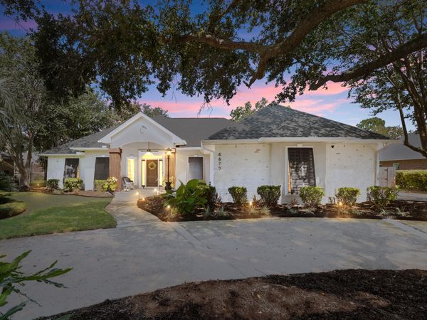 4473 Madura Road, Gulf Breeze, FL 32563