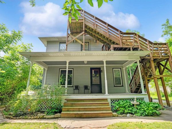1520 10TH Avenue , Moline, IL 61265