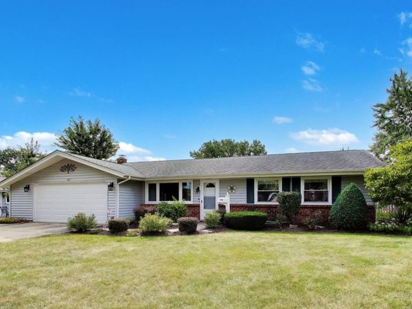 427 Kent Court, Schaumburg, IL 60193