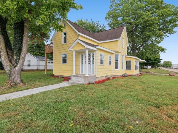 705 S Court Street , Tuscola, IL 61953