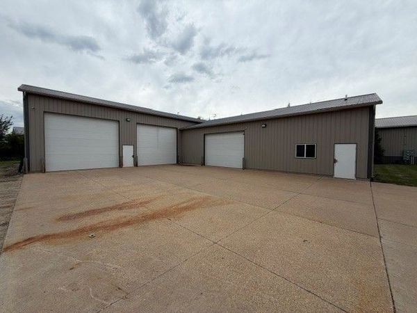 3253 Bear Tooth Court , Bettendorf, IA 52722