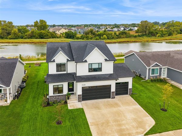 9528 NW 82nd Avenue, Johnston, IA 50131