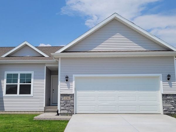 2979 Lake Hill Drive, Des Moines, IA 50320