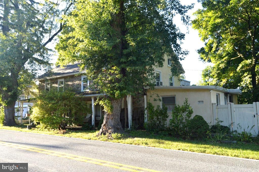 999 HUFFS CHURCH ROAD , ALBURTIS, PA 18011