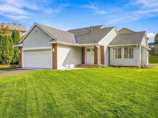 342 Parkview Lane S, Maplewood, MN 55119
