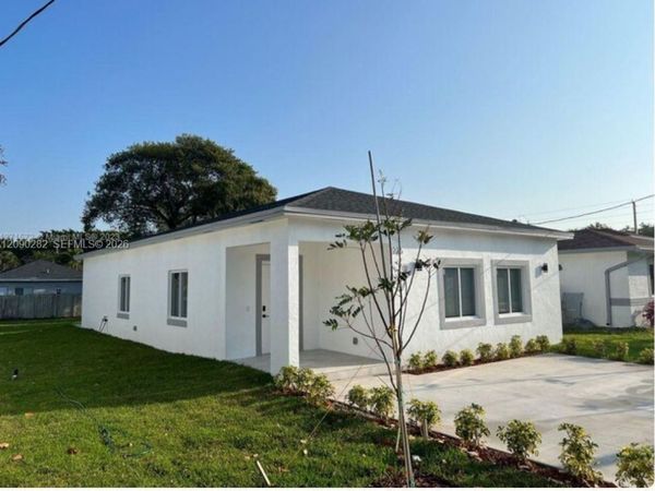 216 NW 9th St , Hallandale Beach, FL 33009