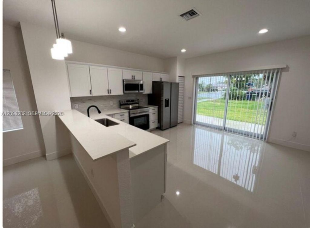 216 NW 9th St, Hallandale Beach, FL 33009 Photo