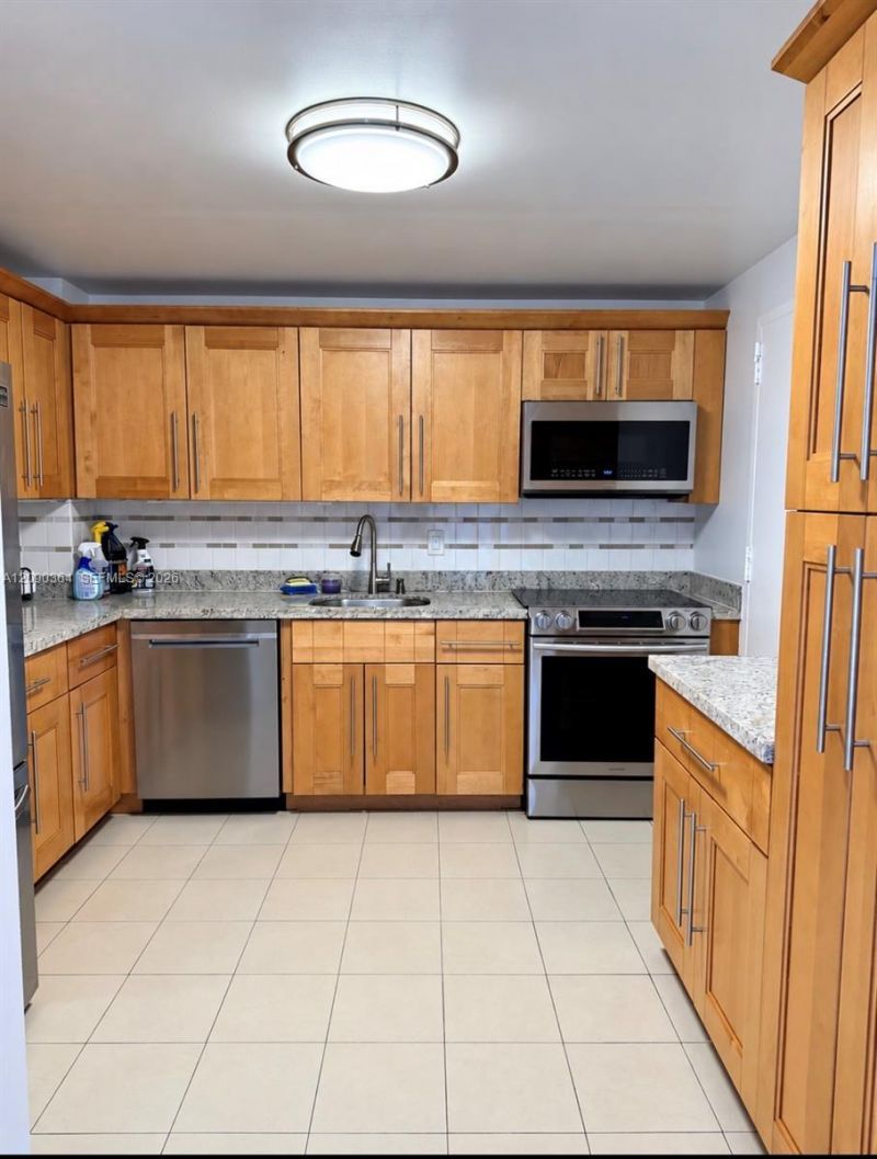 401 Golden Isles Dr, Unit 1015, Hallandale Beach, FL 33009 Photo