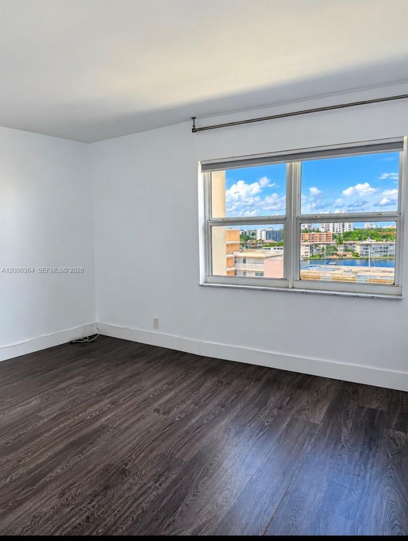 401 Golden Isles Dr, Unit 1015, Hallandale Beach, FL 33009 Photo