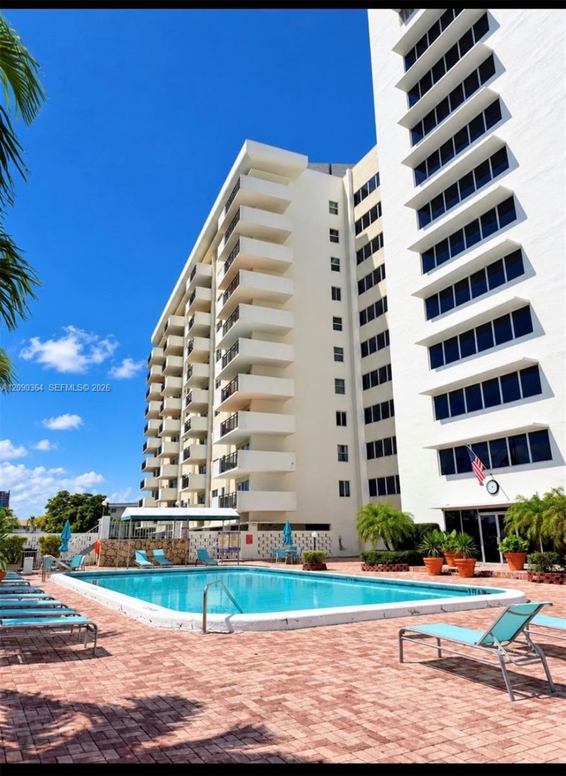 401 Golden Isles Dr, Unit 1015, Hallandale Beach, FL 33009 Photo