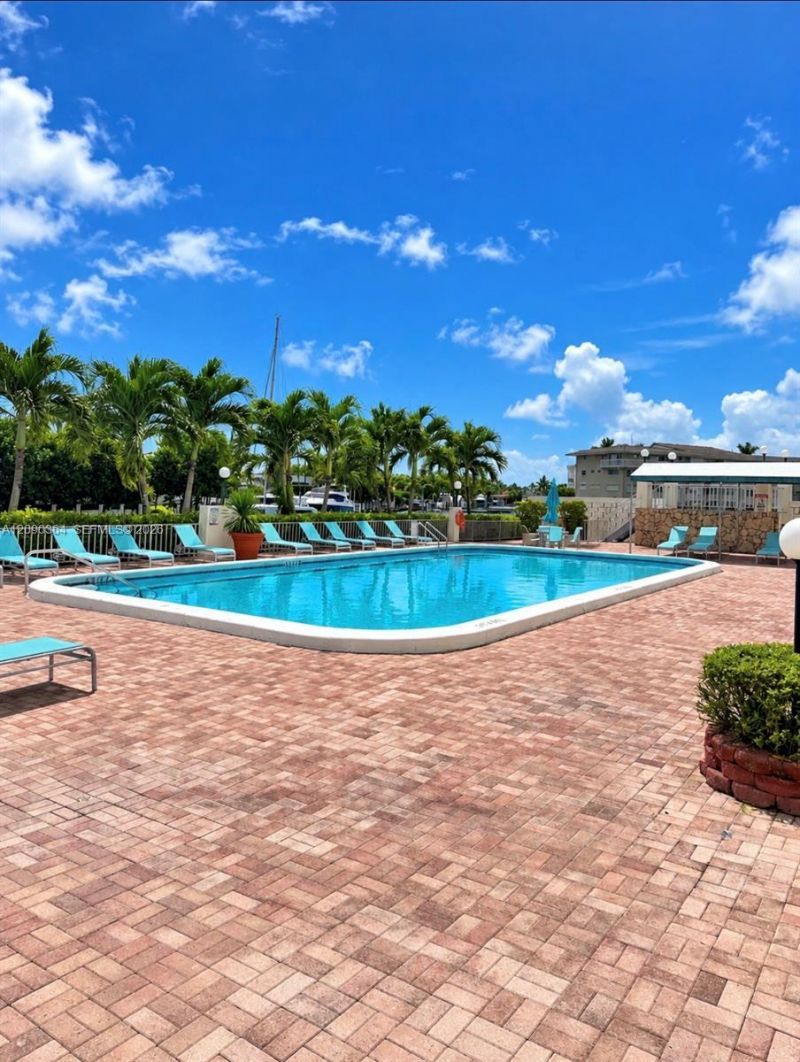 401 Golden Isles Dr, Unit 1015, Hallandale Beach, FL 33009 Photo