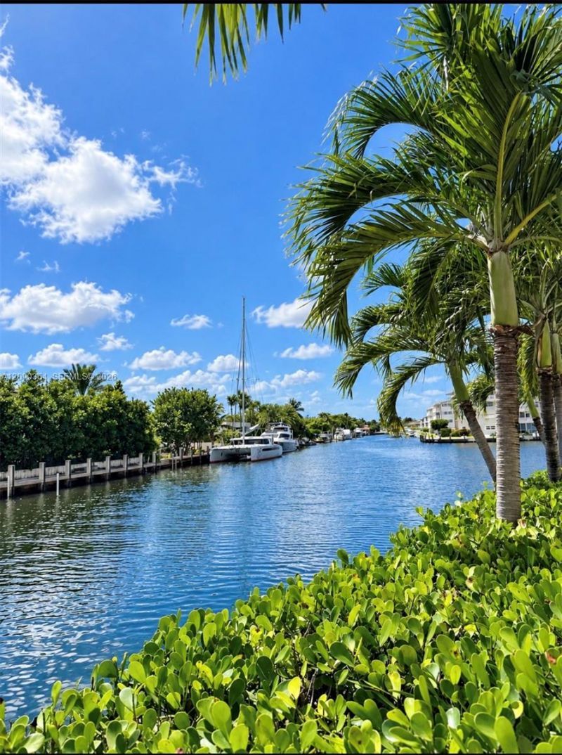 401 Golden Isles Dr, Unit 1015, Hallandale Beach, FL 33009 Photo