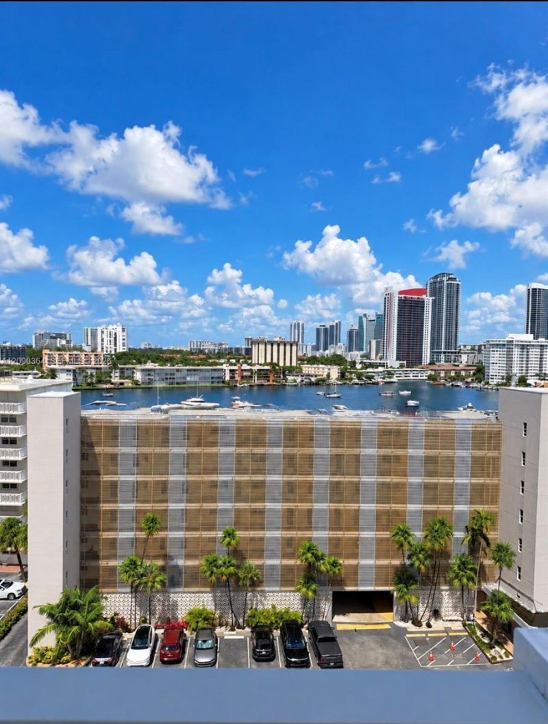 401 Golden Isles Dr, Unit 1015, Hallandale Beach, FL 33009 Photo