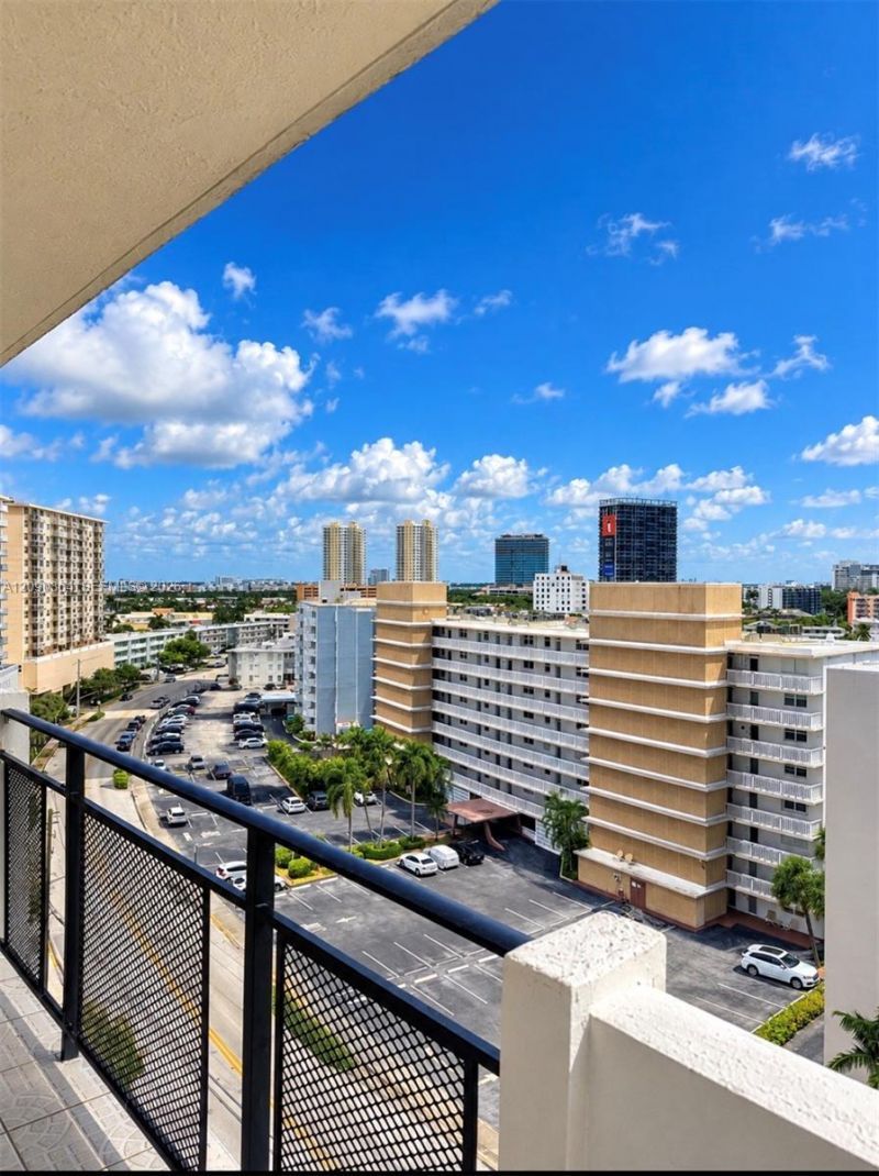 401 Golden Isles Dr, Unit 1015, Hallandale Beach, FL 33009 Photo