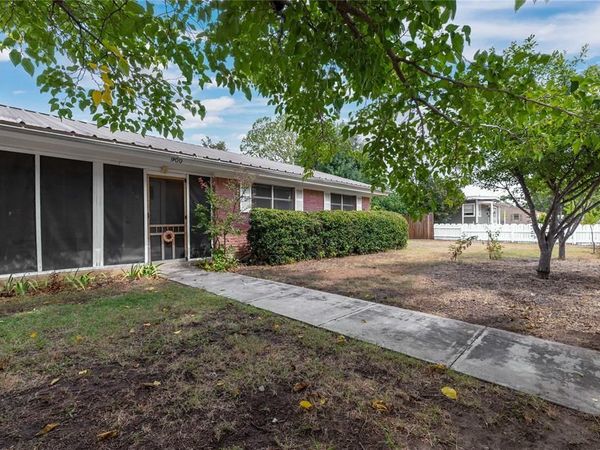 900 E Fitzgerald Street, Bangs, TX 76823