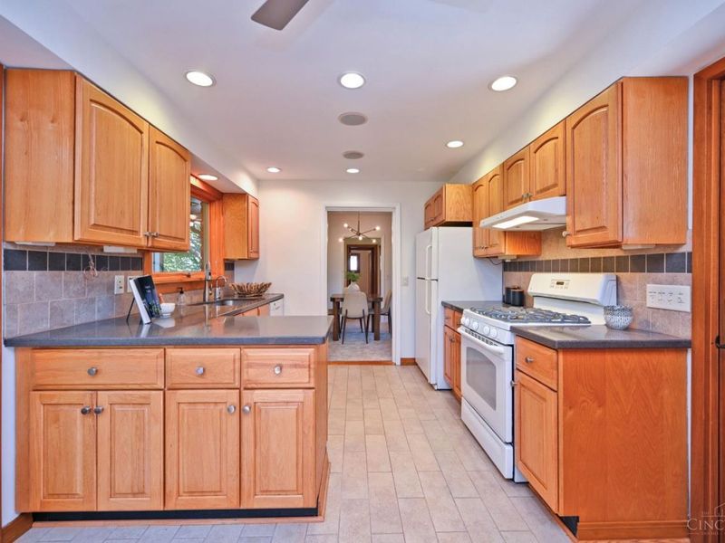 277 Compton Road, Wyoming, OH 45215 Photo 21